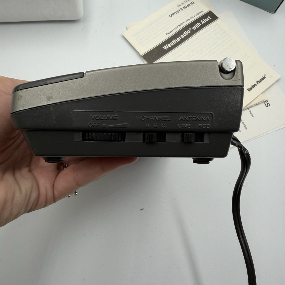 Vintage Radio Shack Weather Radio Alert Model 12-240 With Original Box - Picture 6 of 9